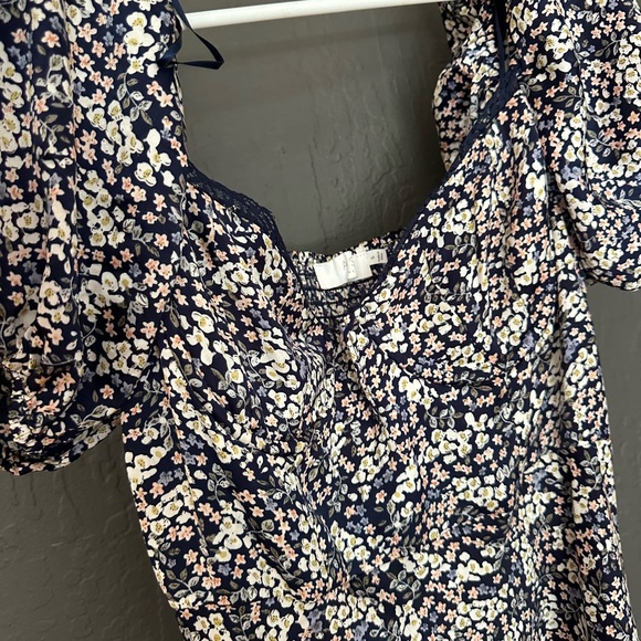 ASTR the label Sylvie Dress in Navy Ditsy - Picture 4 of 6